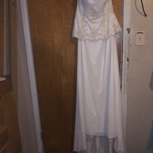 Off-white Alfred Angelo wedding dress